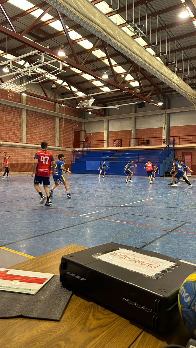 Comienza la jornada de balonmano con partidos simultáneos en 4 pabellones (La Salle, Margaritas, Naranjo y Valdeolleros).

Agradecer al <a href="/IMDECO_/">IMDECO</a> la colaboración con las instalaciones.