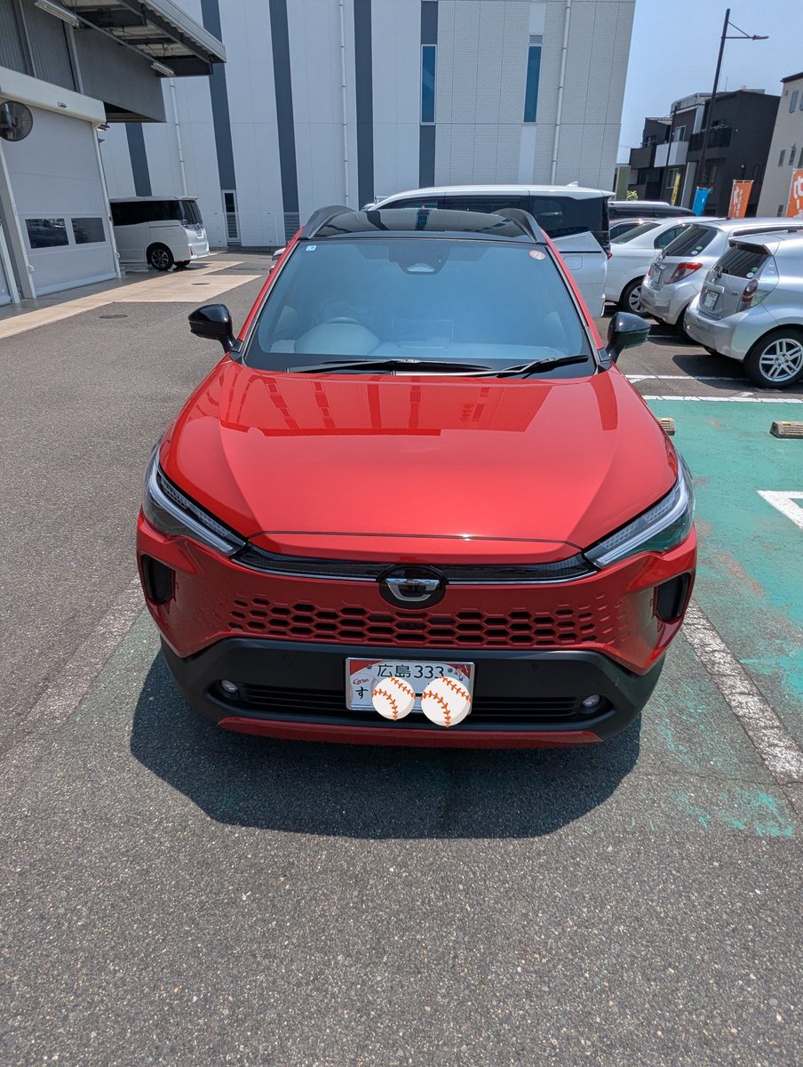 _corolla_cross_'s tweet photo. 【100日後には納車するであろう車】
7⃣6⃣日目。
いよいよ本日納車となった新型カローラクロス。車売ってから3ヶ月、契約してから2ヶ月半での納車です。愛知の某氏🥸の助言で売却したのも、新型契約したのも全て決断が早かったのが良かった。
残念なのは前車と並べることができなかったことかな。 https://t.co/2wFN8BZVzM