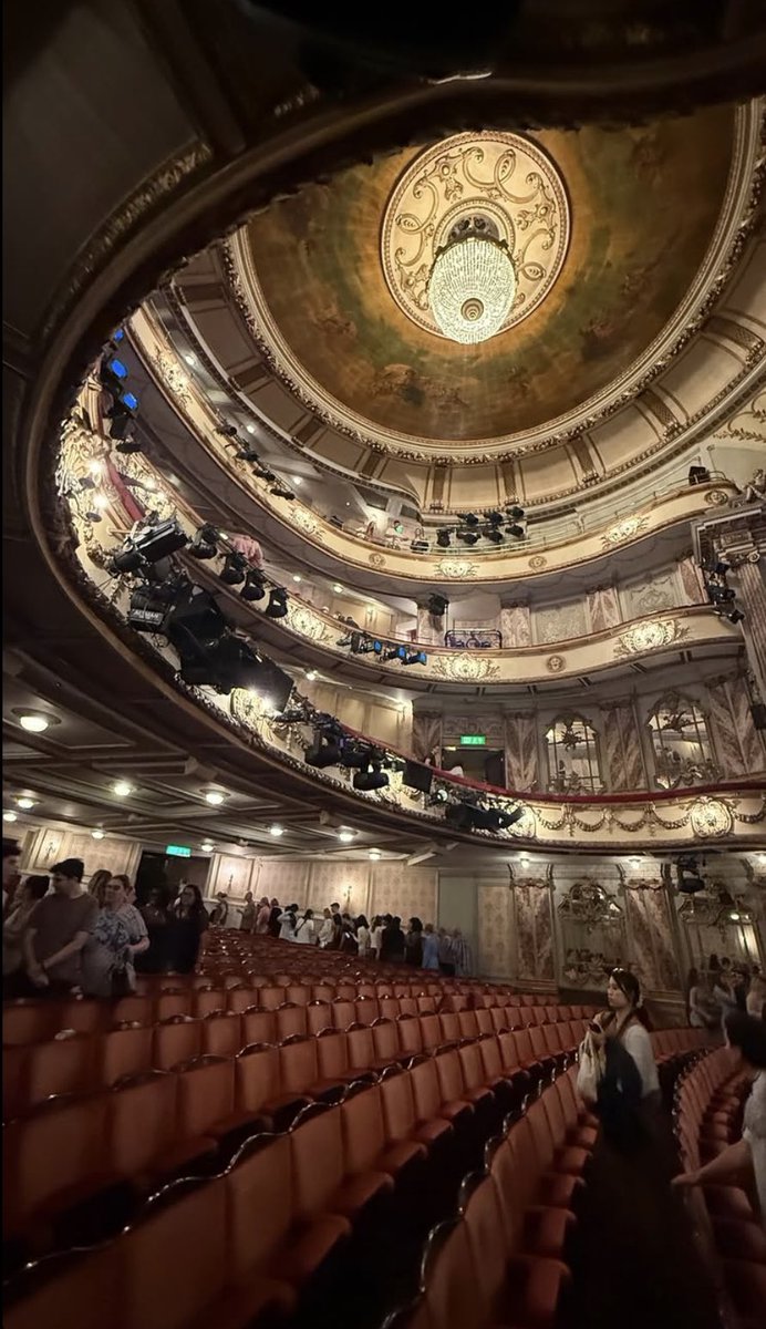 Irene μμ΄λ¦° Global π· (@irene_global) on Twitter photo Looks like Irene went to see the Mamma Mia! musical in London last night with fellow staff members π₯°
MUA Iseul and Hairstylist Gunwoong also posted stories of them watching π«Ά
#IRENE #μμ΄λ¦° #RedVelvet <a href="/RVsmtown/">Red Velvet</a> Looks like Irene went to see the Mamma Mia! musical in London last night with fellow staff members π₯°
MUA Iseul and Hairstylist Gunwoong also posted stories of them watching π«Ά
#IRENE #μμ΄λ¦° #RedVelvet <a href="/RVsmtown/">Red Velvet</a>