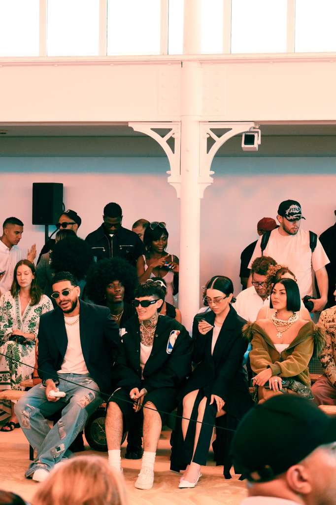 CapitalinoMx's tweet photo. 👢🕶️ Adriel Favela, Natanael Cano y Ryan Castro pisan fuerte en el Paris Fashion Week 🇲🇽✨ ¡El regional mexicano también marca tendencia!
#ModaRegional #ParisFashionWeek2025 #EstiloMexa #CulturaConFlow https://t.co/Ci4FYriFyJ