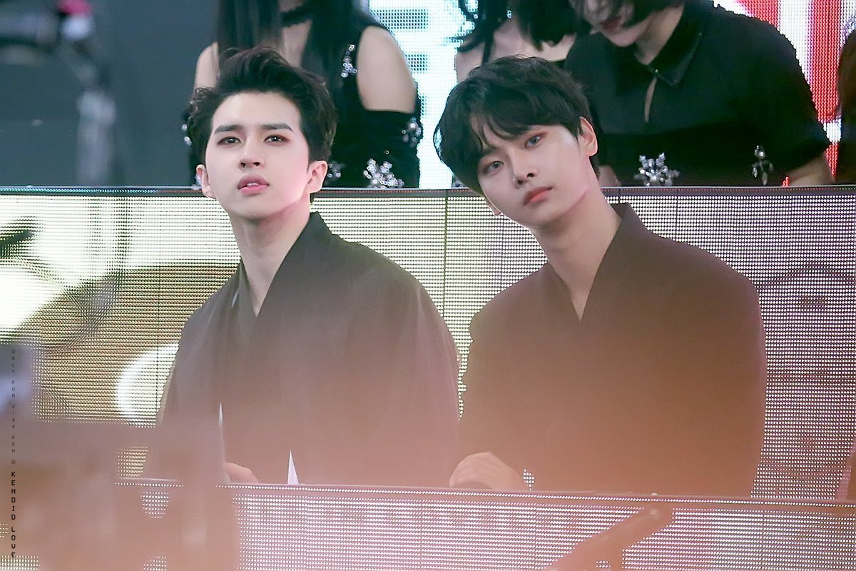 524mavixx's tweet image. 미남 둘 보실 분