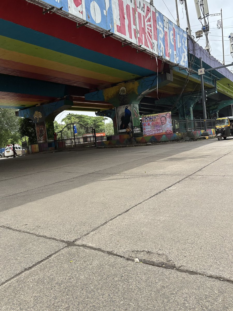 #Vikhroli ROB traffic is absolutely smooth now. Both eastern side and the western side. Pics at 11 AM today. Kudos to the authorities. <a href="/MTPHereToHelp/">Mumbai Traffic Police</a> <a href="/RoadsOfMumbai/">Roads of Mumbai</a> <a href="/mumbaitraffic/">Mumbai Traffic</a> <a href="/mumbaimatterz/">मुंबई Matters™🇮🇳</a> <a href="/mulund_info/">मुलुंड info</a>