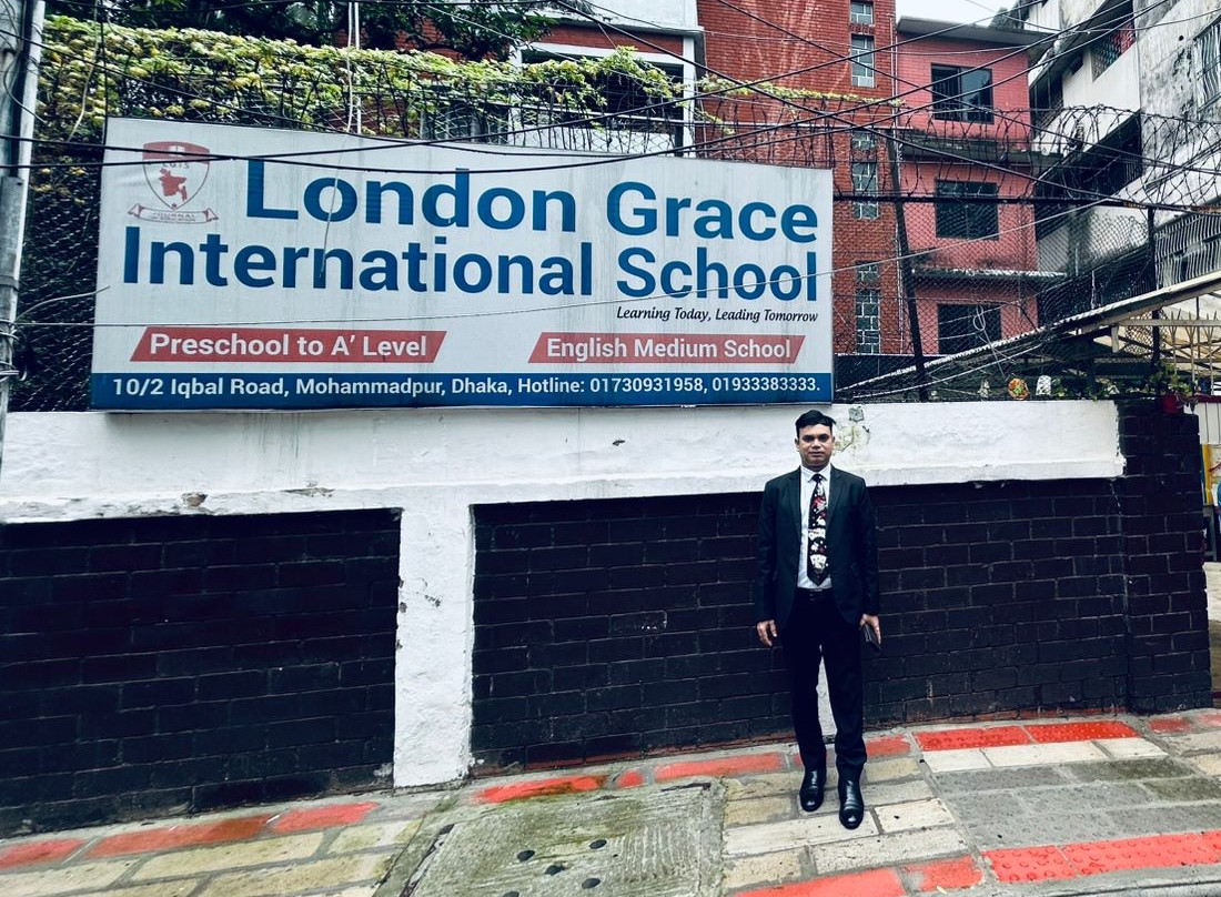 omarsharif81's tweet image. 👩👩👧👧Class party Magic Show🪄!!!
🏫London Grace International School Dhaka, Bangladesh🇧🇩
🔍To know more search Google Images:- School's class party Magic Show top Magic entertainer Omar Sharif Dhaka Bangladesh
#Magician_Omar_Sharif #School_Class_Party #Magic_Show #Dhaka_Bangladesh