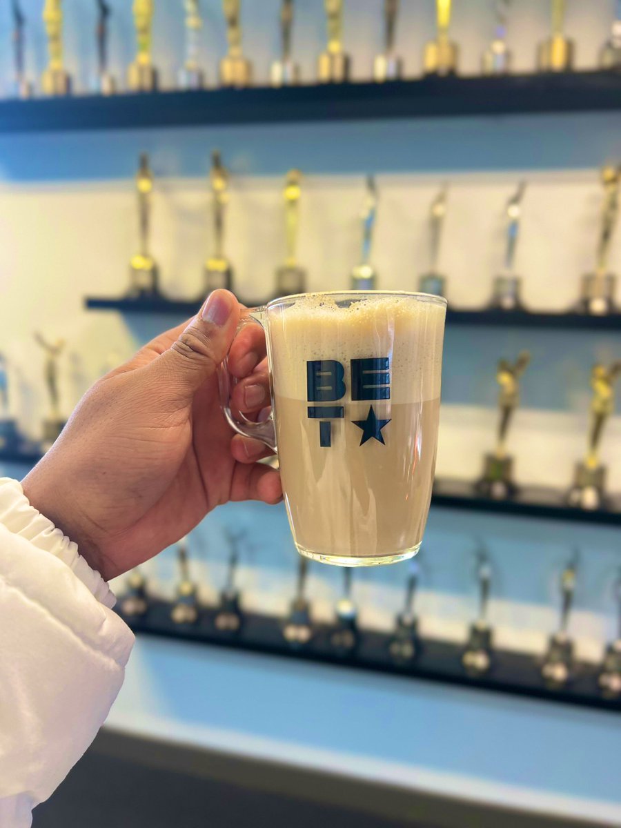 KaraboObarak tweet media