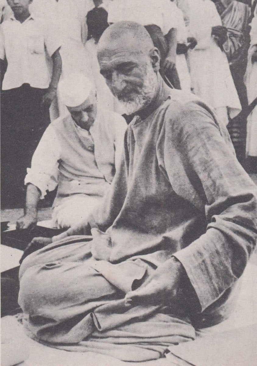 Khan Abdul Ghaffar Khan and Jawaharlal Nehru ply their spinning wheels.