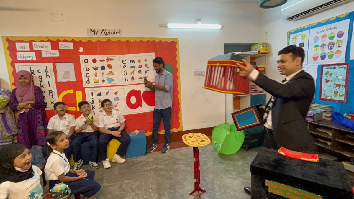 omarsharif81's tweet image. 👩👩👧👧Class party Magic Show🪄!!!
🏫London Grace International School Dhaka, Bangladesh🇧🇩
🔍To know more search Google Images:- School's class party Magic Show top Magic entertainer Omar Sharif Dhaka Bangladesh
#Magician_Omar_Sharif #School_Class_Party #Magic_Show #Dhaka_Bangladesh