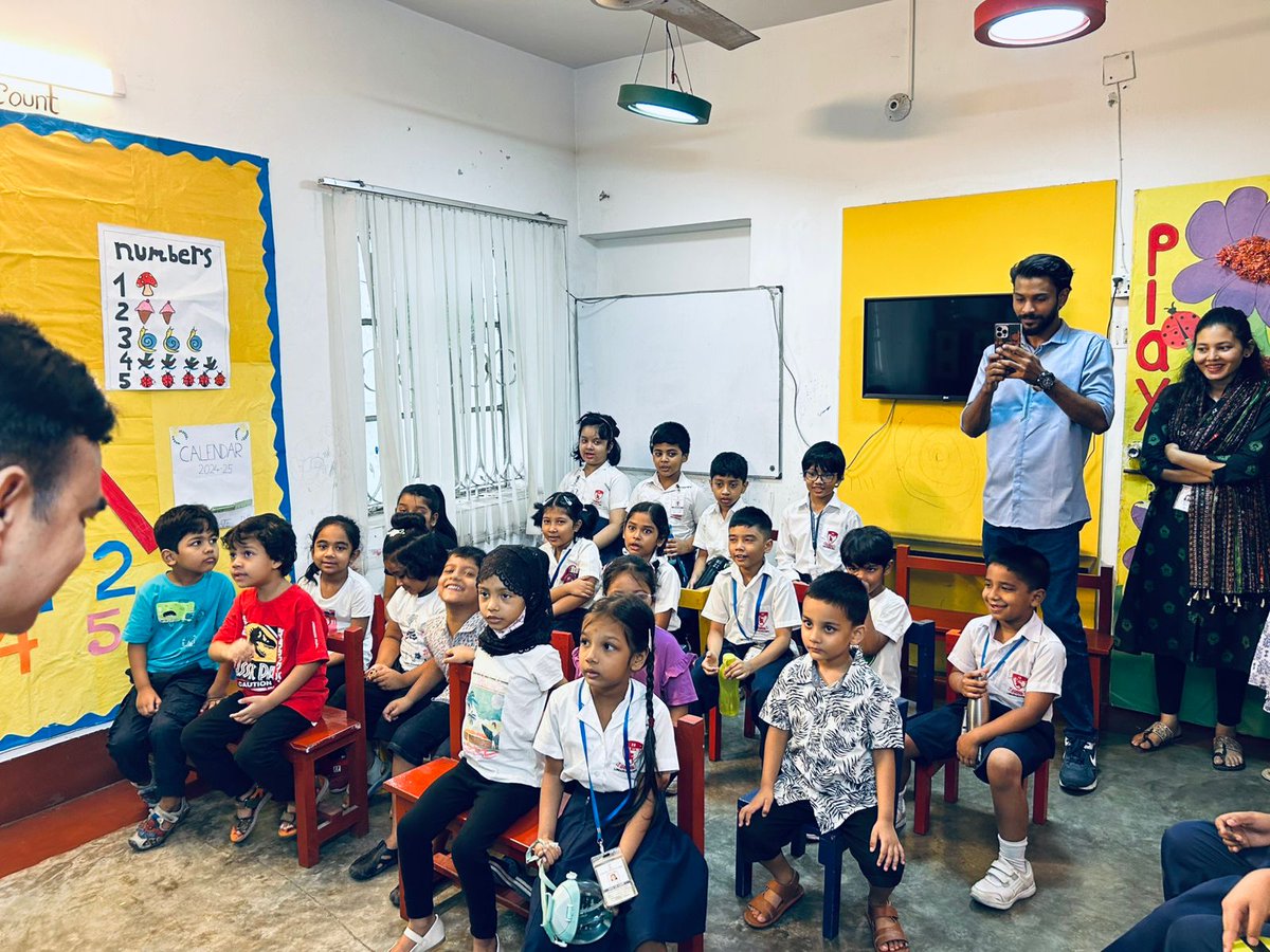 omarsharif81's tweet image. 👩👩👧👧Class party Magic Show🪄!!!
🏫London Grace International School Dhaka, Bangladesh🇧🇩
🔍To know more search Google Images:- School's class party Magic Show top Magic entertainer Omar Sharif Dhaka Bangladesh
#Magician_Omar_Sharif #School_Class_Party #Magic_Show #Dhaka_Bangladesh