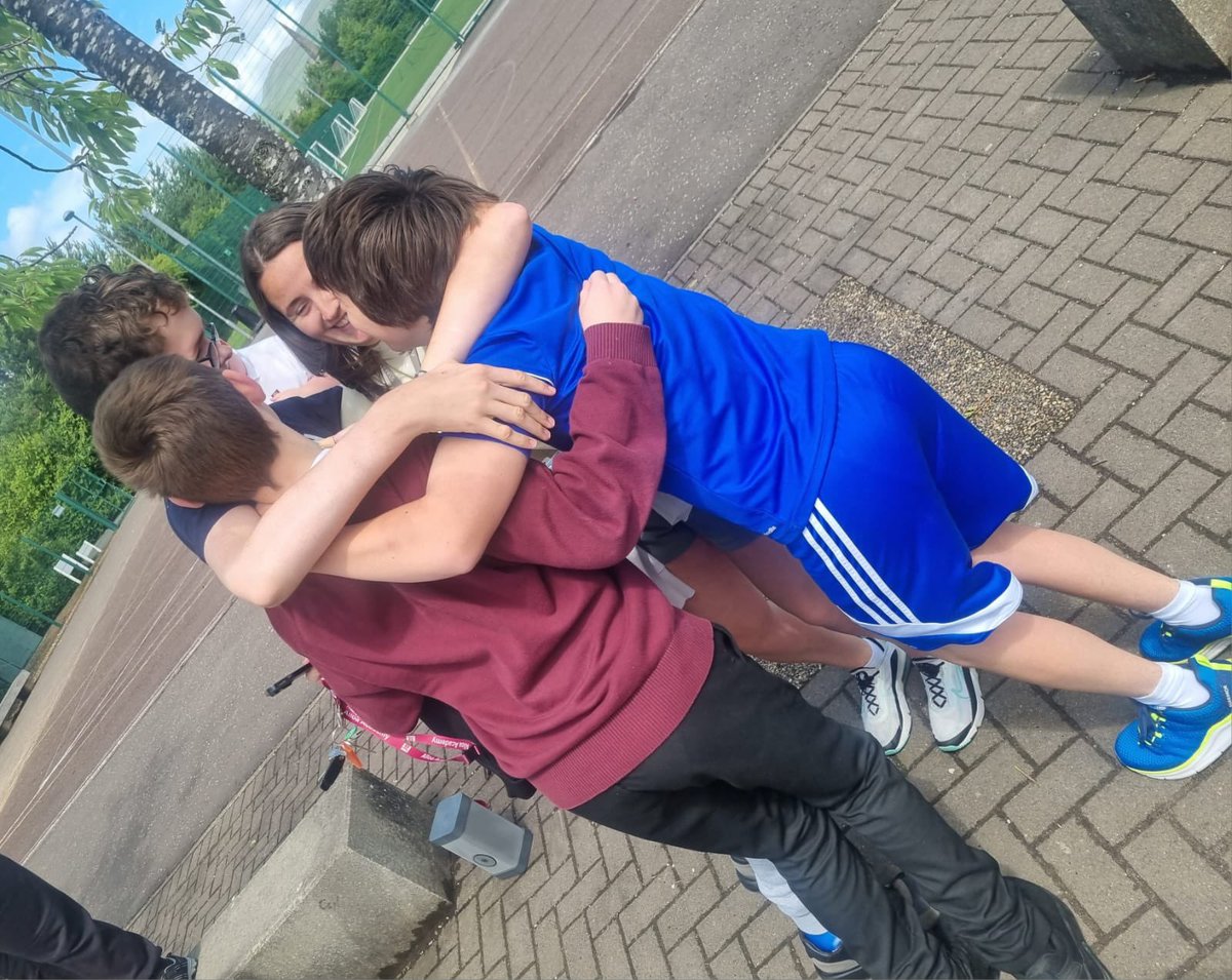 AlloaEASN's tweet image. A group of our pupils had the best time helping Carly choose the tunes for our end-of-term party! So much fun, laughter and brilliant song suggestions all round! @AlloaAcademy @CL_sport_ #EndOfTermVibes #PupilVoice