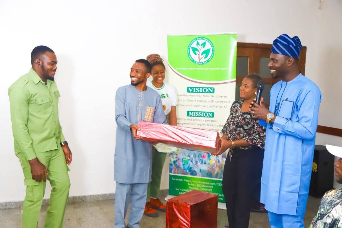 CSDevNet1's tweet photo. @CSDevNet1 honored @MercyCJA & @EbenBright1 at our national workshop for their 1-year NYSC service.
They leave behind a legacy of impact and weβre excited for the future roles theyβll play in driving climate justice & sustainable development. πβ¨
#Youth4Climate #CSDevNet #NYSC https://t.co/3SjJBpyzoJ