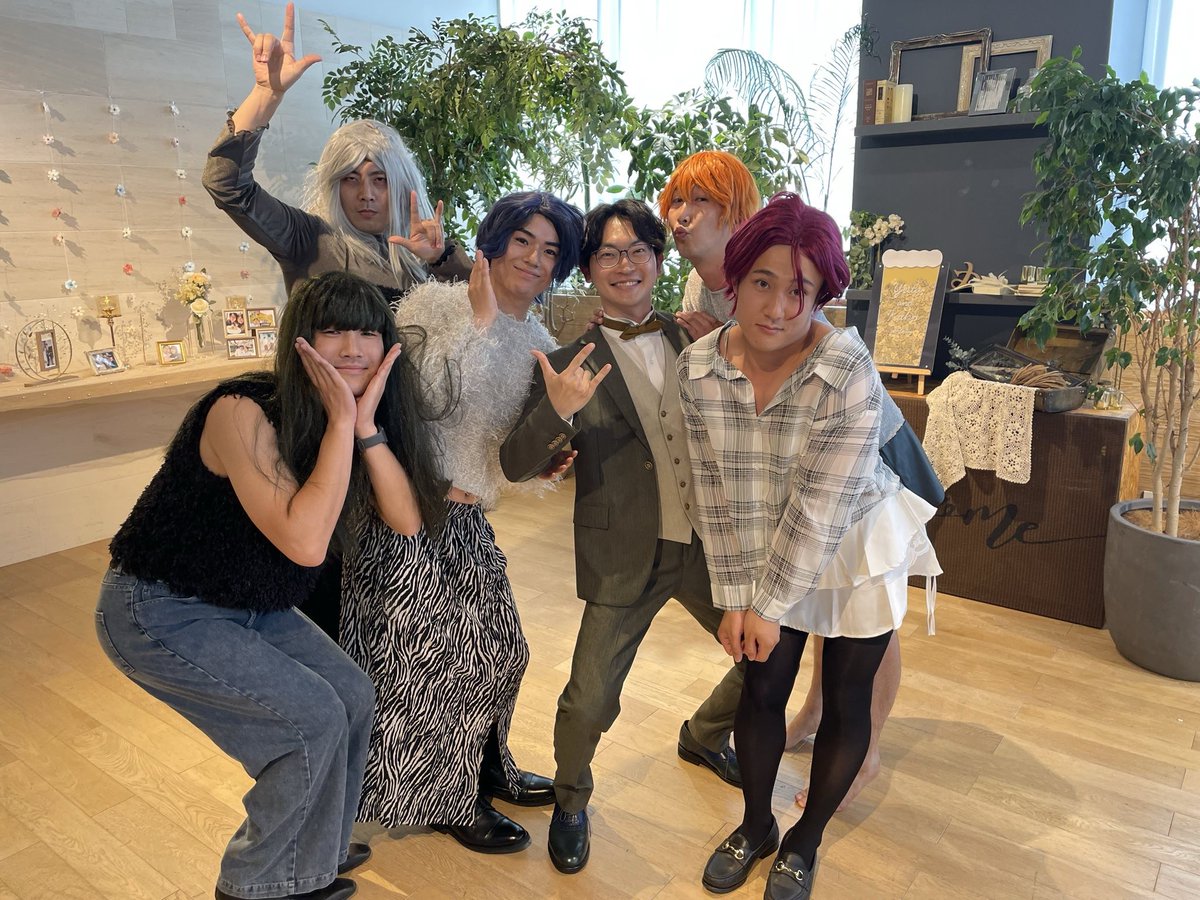 1log_nerima's tweet image. 5月某日、第1整備大隊で訓練陸曹として勤務しているT3曹が #結婚式 を挙行しました!みなさんは、#陸上自衛隊 の礼装を知っていますか?礼装には冬礼装と夏礼装があり、T3曹は白の夏礼装を爽やかに着こなしました!披露宴は、2人が企画していた催しものや余興で盛り上がりました