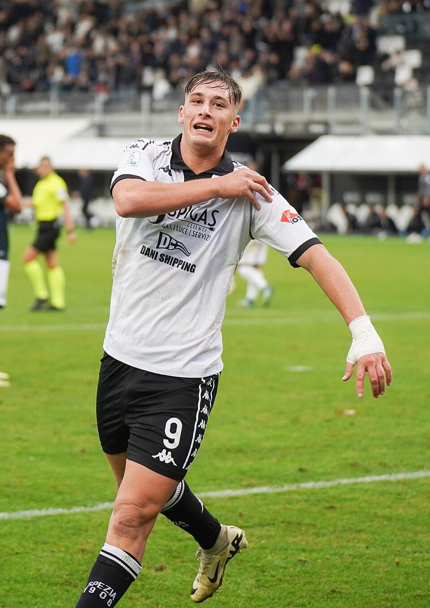 MassimoBarrila's tweet photo. Pio Esposito is on Brighton’s radar. 

The Premier League side is exploring a move for the highly rated Italian striker this summer. Initial talks have taken place — deal still at an early stage. ⚪️🔵

#TransferNews #Esposito #Brighton #PremierLeague #SerieA #Calcio https://t.co/xYPKlbYvbV