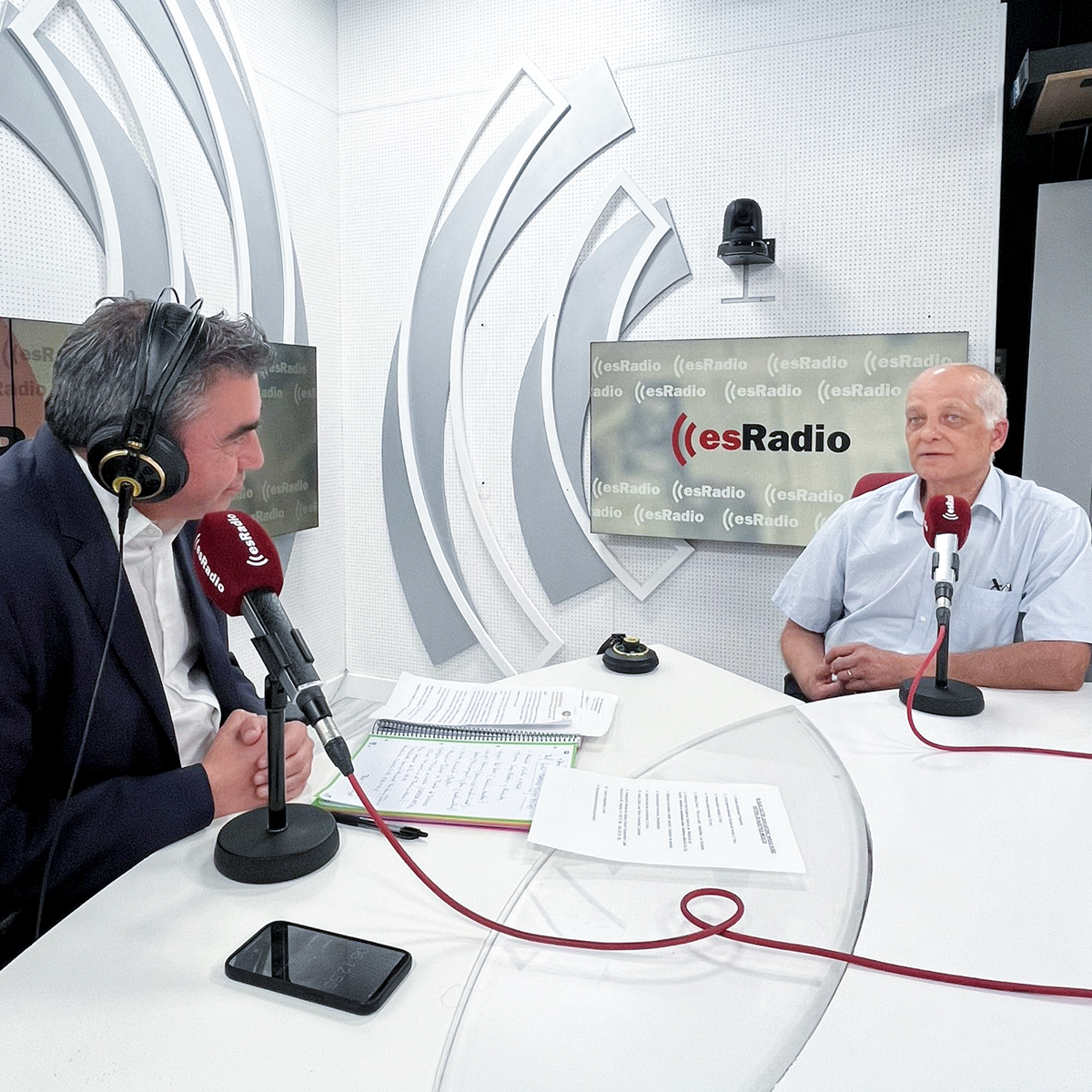 El Prof. Juan  Antonio Vargas, académico correspondiente, es el mejor indicado para explicar cómo es la especialidad de Medicina Interna al llevar 40 años dedicándose a ella en el Hospital Universitario Puerta de Hierro (Madrid). No te pierdas mañana su entrevista en <a href="/esRadio/">esRadio</a>.