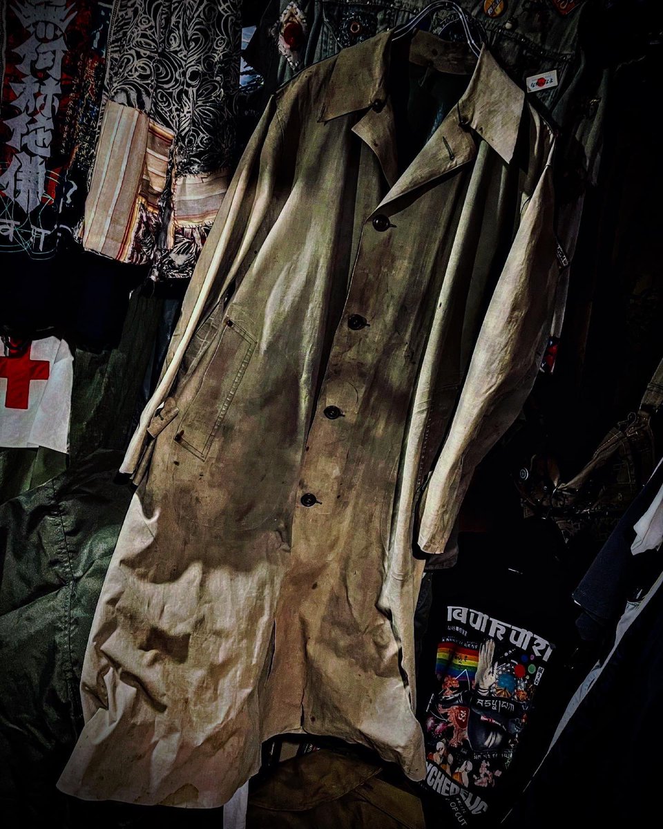 FREEDOMNoGood's tweet photo. #店内スタイリング
珍品.
SPECIAL.
Rain Coat.
【 #ネオ大阪帝国 #通天覚醒 #超変 #アラキ 】
いつも通り自分らしく。
SPECIAL.
#デカ履き
#HighDamageStyle
👁🧠🧠👁
伝説、続く。
解CHANCE放
⚫️ #健康優良不良少年 ⚫️
【 #theKIDアラキ 】
【アメ村 #ショウザンビル 】 https://t.co/gH3JXMy08Z