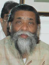 झारखण्ड राज्य का गठन 15 नवंबर 2000 को हुआ था,
झारखण्ड खनिज और वन सम्पदा के मामले में भारत का सबसे अमीर राज्य है,
अरबों डॉलर का राजस्व खनिज खनन से प्राप्त होता है,

लेकिन उसके बाद भी शिबू सोरेन का इलाज दिल्ली के सर गंगाराम हॉस्पिटल में हो रहा है,
क्योंकि बीते 25 सालों में झारखंड
