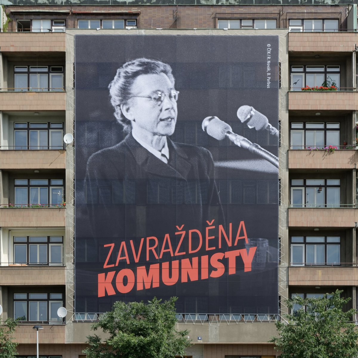 jiri_slavikk's tweet image. Milada Horáková - statečná žena, která zaplatila životem za svou lásku k demokracii. Vražda komunistického režimu, která zůstává mementem zvůle totalitní moci.
Nesmíme zapomenout.