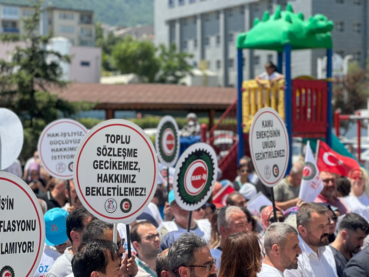 isci_kamu's tweet photo. "Kamu işçileri İnsanca Yaşam, İnsanca Ücret istiyor !”
@RTErdogan @_ozgedemir_
@isikhanvedat @hakiskonf
@turkiskonf @bakigulbaba
@erbakanfatih @ipekozkal
@eczozgurozel @Ahmet_Davutoglu
@alibabacan 
YaGrev Ya1800Taban https://t.co/cj6kiTi1JR