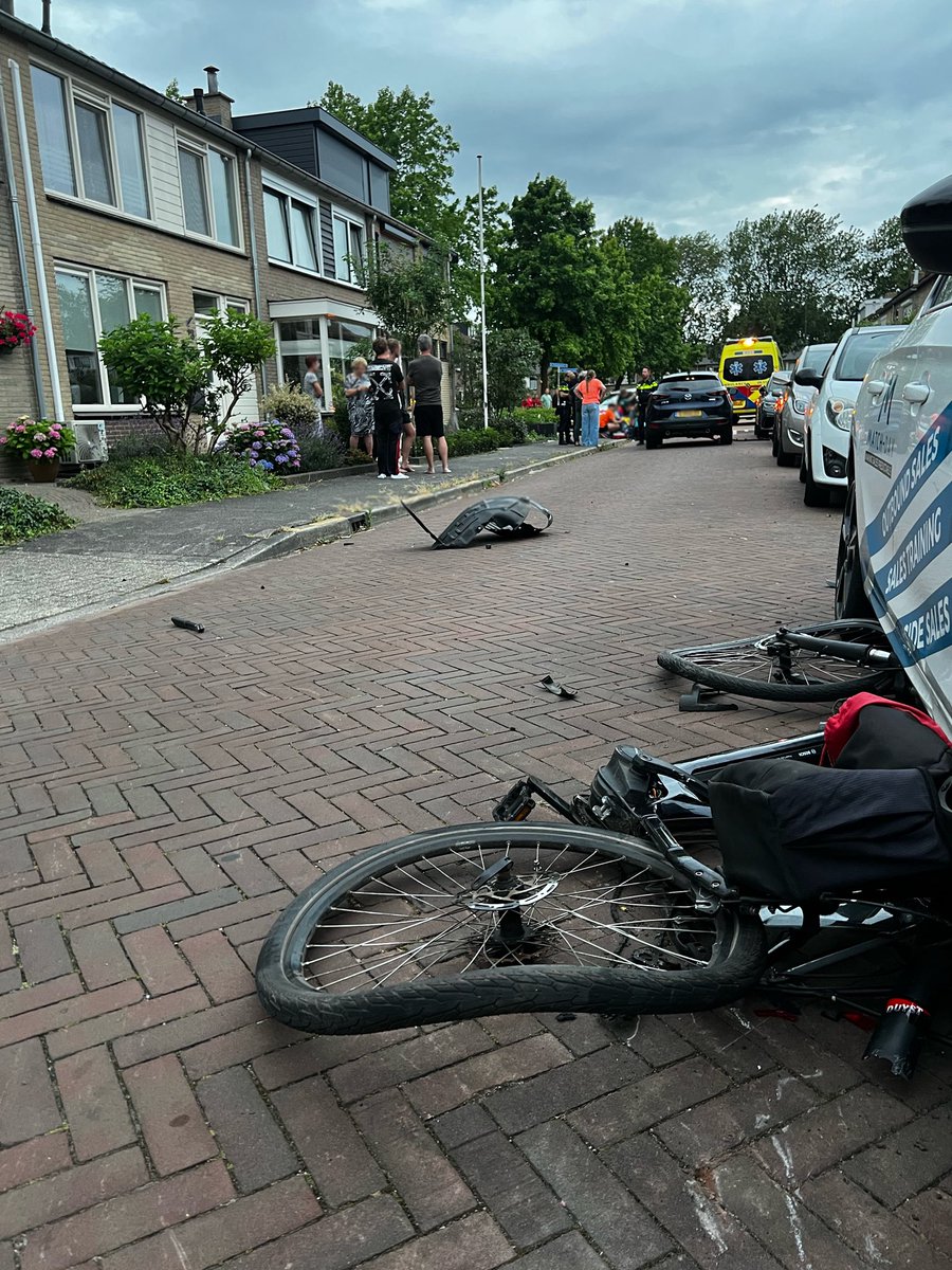 Twee vrouwen gewond na aanrijding in Bunschoten-Spakenburg