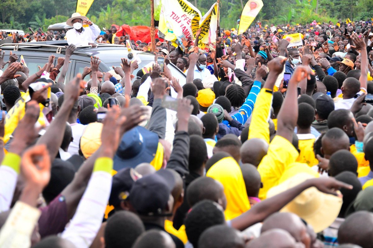 President Yoweri Museveni recounted an incident in Masaka where attackers targeted a home while the husband was away; the wife contacted her husband in Mubende instead of the local police, resulting in a delayed response. #WhyUgStillNeedsM7