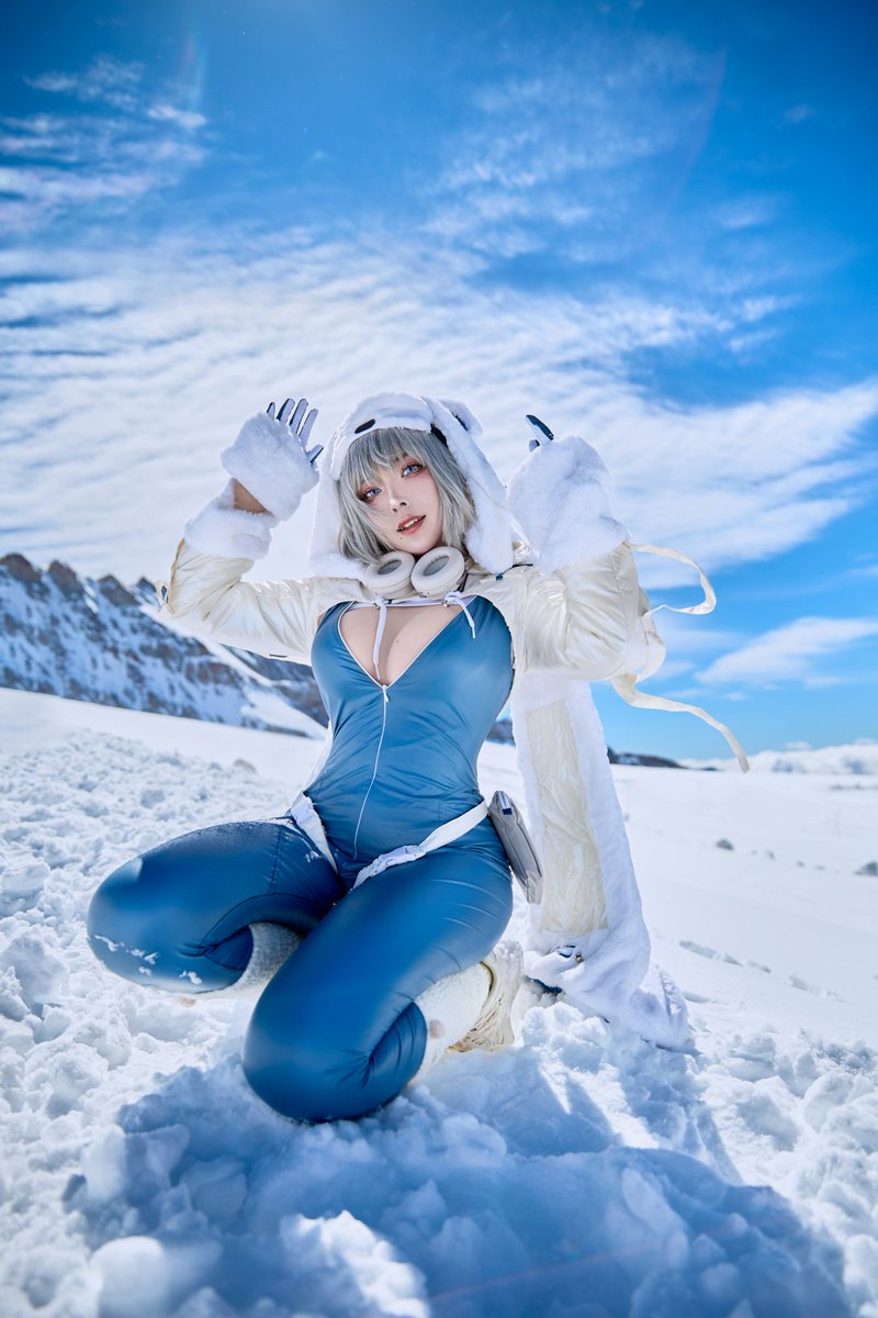 勝利の女神 NIKKE ネヴェ 衣装 ウィッグ付き コスプレ 中古品 勝利の女神 NIKKE ネヴェ 衣装 ウィッグ付き コスプレ 中古品 勝利の