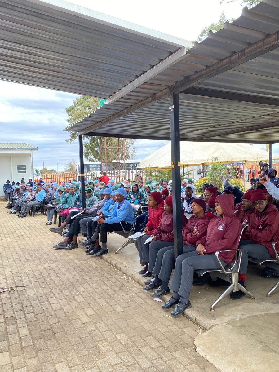 EFF’s Cllr Manana Bogatsu Inspires Learners at Career Exhibition in Itsoseng‼️‼️‼️

The Speaker of Ditsobotla Local Municipality, Fighter Manana Bogatsu, deployed by the EFF, delivered a powerful motivational speech to learners attending a Career Exhibition Day held at the