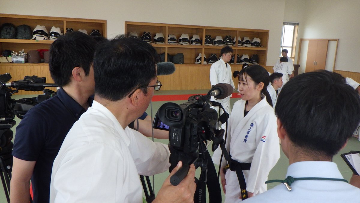 JCG_8th_RCGH's tweet photo. ＼　🎉八管区初！女性制圧指導官誕生🥋　／

　令和7年6月9日、 #敦賀海上保安部 において、制圧指導官指名式 を行い、#八管区 初の #女性制圧指導官 が誕生しました！ 
海上という特殊な環境で業務を遂行するため、日々過酷な訓練に励んでいます。

 #巡視船えちぜん #制圧 #訓練 #海上保安庁 https://t.co/6zlIBlbJwG