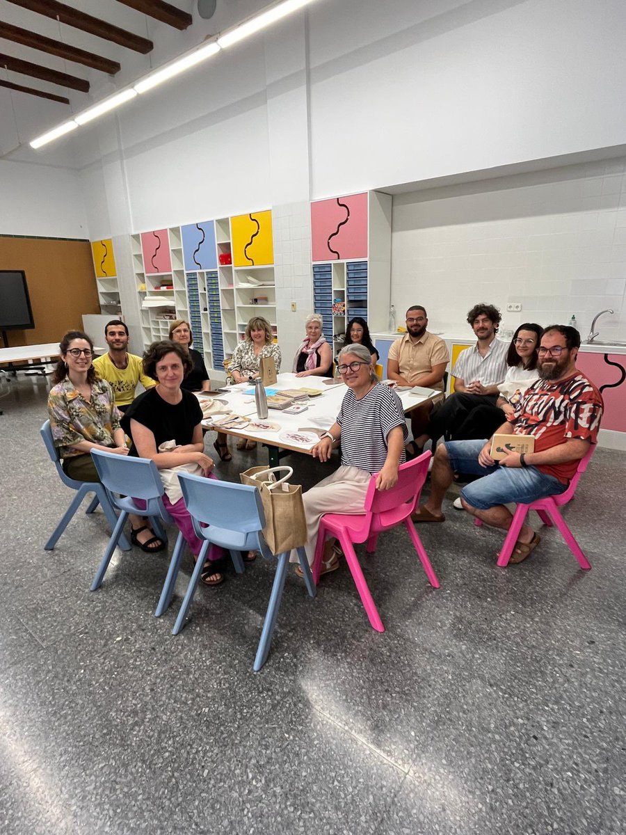 muprevalencia's tweet image. 🏘️ 🤝 Reunió amb les entitats del #ProjecteBarri per a fer balanç i pensar línies de futur

Un plaer poder comptar amb un grup tan motivat i implicat ✨

@FAGAVALENCIA @valenciaacoge1 @fallacorona @CruzRojaVLC @ALCEEpilepsia #UPCiutatVella @SaludMentalVAL #SASEM #IESBarriDelCarme