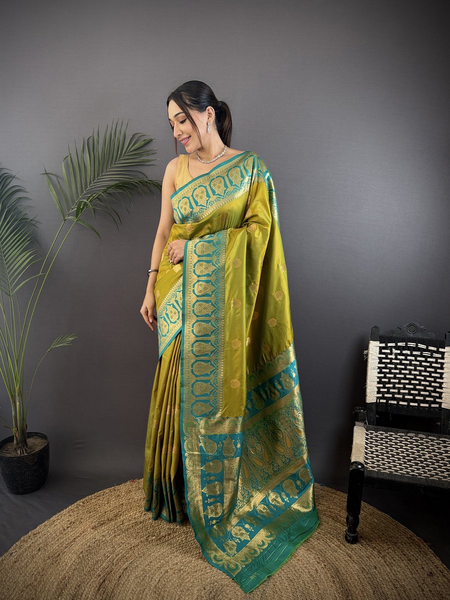eloracouture's tweet image. Draped in dreams, dipped in zari ✨
Elora’s Soft Silk Butti Banarasi Saree with a contrast pallu is your new festive flex. Bold, beautiful &amp;amp; totally binge worthy. 💃
Tradition just got a glow-up! 💥 #EloraVibes #SareeWithSwag #BanarasiReimagined