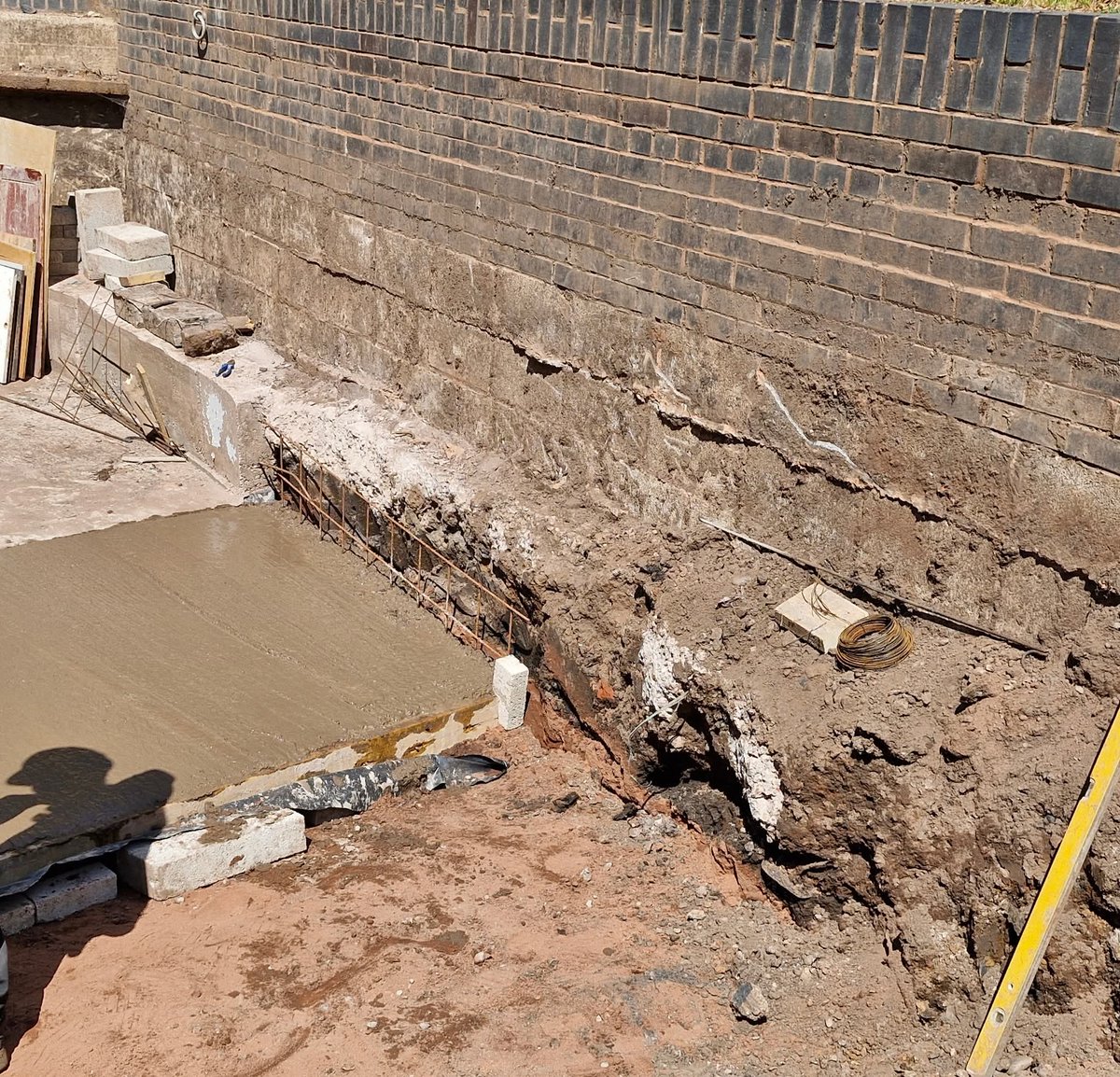 Our valiant volunteers have moved on to the next section of the pad base at Gallows Wharf — and were relieved to see the wharf wall has a much more substantial foundation from this point.
