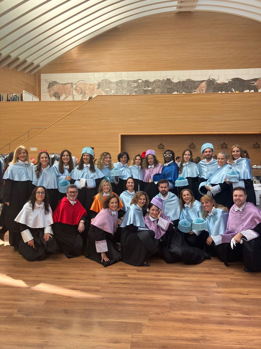 Emoción, orgullo y mucho cariño en la Graduación VIU 24/25 🎓
Un placer acompañar al alumnado de Educación Infantil, Primaria y Pedagogía en un día tan especial. 💙

Gracias a mis compañeras/os de la Facultad por ser apoyo constante y fuente de aprendizaje. ¡Somos una familia! 🧡