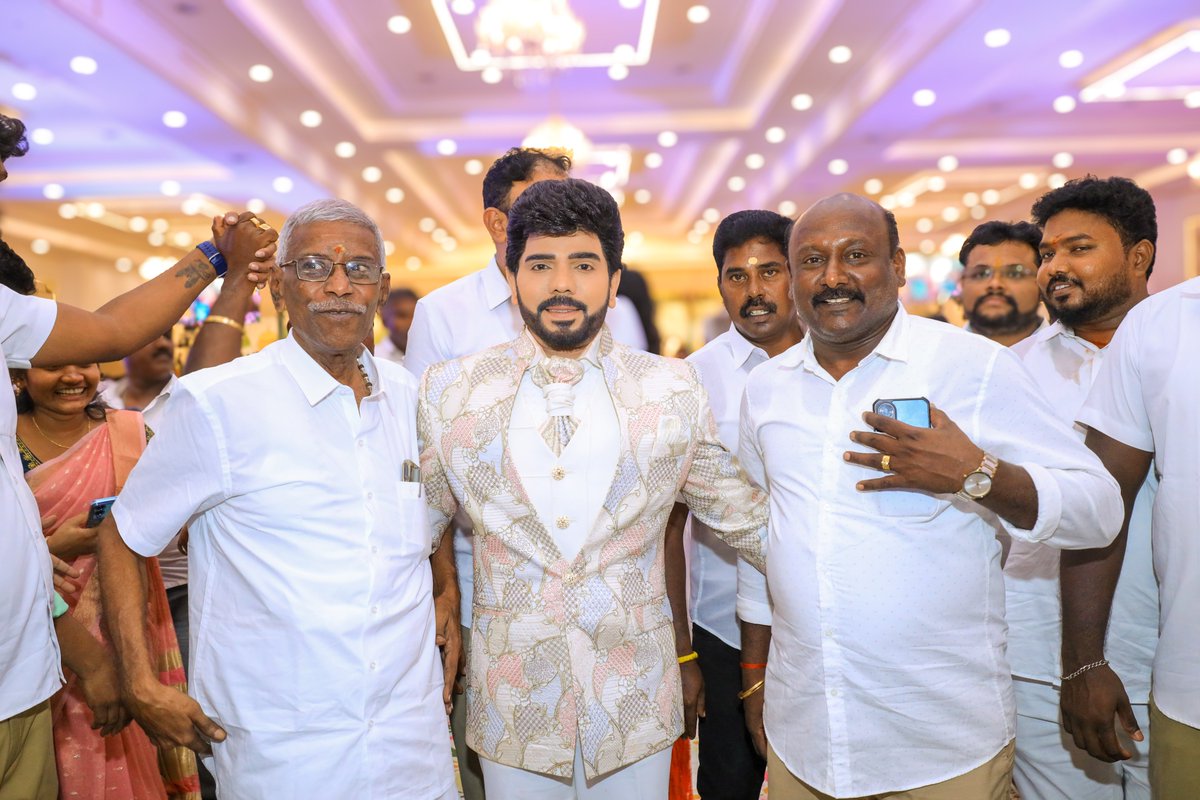 onlynikil's tweet photo. #TheLegendInAFamilyFunction 🌟
தீபாவளி வெளியீட்டை நோக்கி இறுதி கட்ட படப்பிடிப்பு...
#TheLegendsNextUpdate 🔥
#TheLegend #LegendSaravanan
@yoursthelegend @Dir_dsk https://t.co/PfZpMA00d5