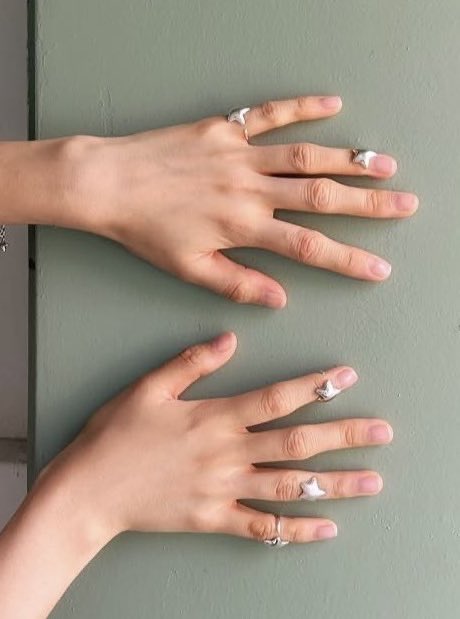 fluffywithloves's tweet image. 이고 .. 손가락 마디에 끼는 반지래 .. 넘 귀여워 ..
이런 앙증맞은? 반지 갖고싶었는데
취향저격당함 ........☆