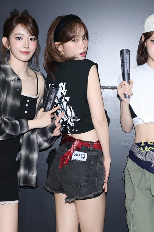 chaewon (@chaewoniqs) on Twitter photo 