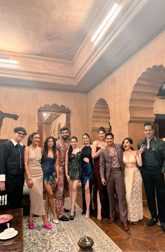 Cutest picture 🖼️🥰🥰
#JasminBhasin  #TheTraitors