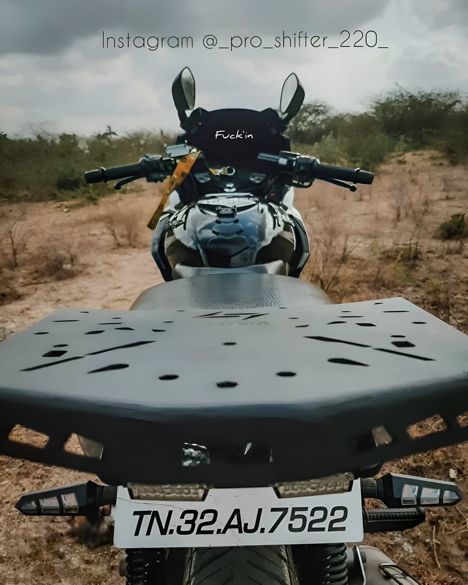 LLUVIATURIZMO's tweet image. Pulsar 220 Riders — This One’s Built for the Bold!

Your ride isn’t complete without the LLUVIA Top Rack — strong, sleek, and ready for every mile.

🛒 Upgrade Now → lluvia.in
📸 Shoutout: @_pro_shifter_220_🔥

#Pulsar220 #Pulsar #BajajPulsar220F #LluviaIndustries