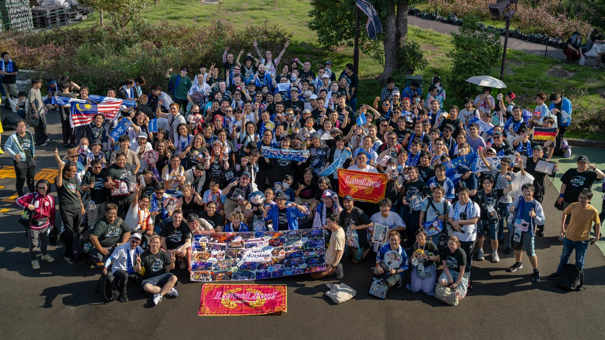 MastrMirage's tweet image. The /r/LoveLive group photo for Aqours Finale LoveLive Day 2!
From a small group photo of 5 people at Aqours 1st LoveLive to this, thank you to everyone who attended despite the heat. It was one of the greatest photos💙
📸: @Eternith
Editing: @sleepyfuyu
#Aqours_finale_Day2