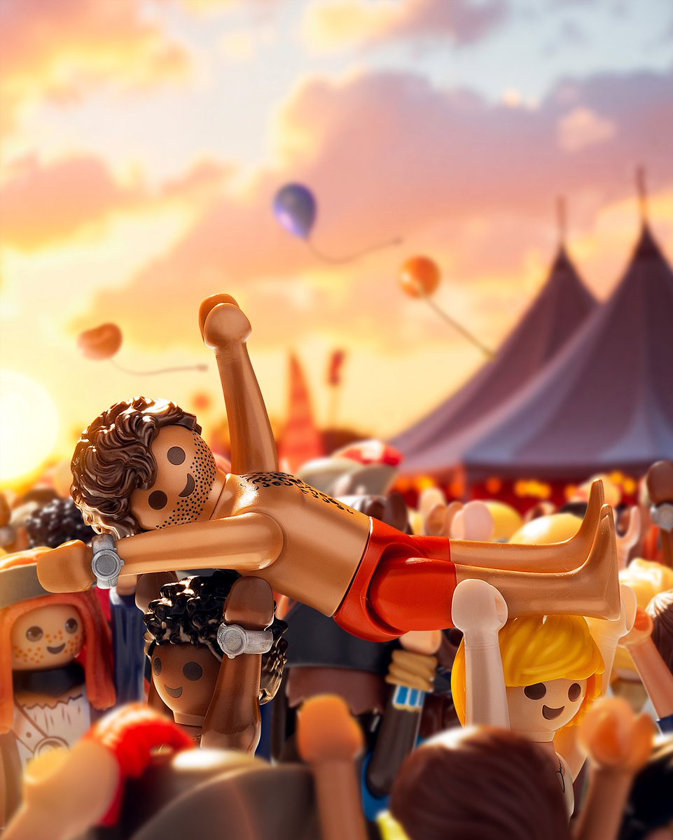 🌊 Beach patrol during the week, campervan adventures on the weekends 🚐☀️
Our lifeguard’s been living the summer dream this month!
#PLAYMOBIL #SummerVibes #PhotoDump