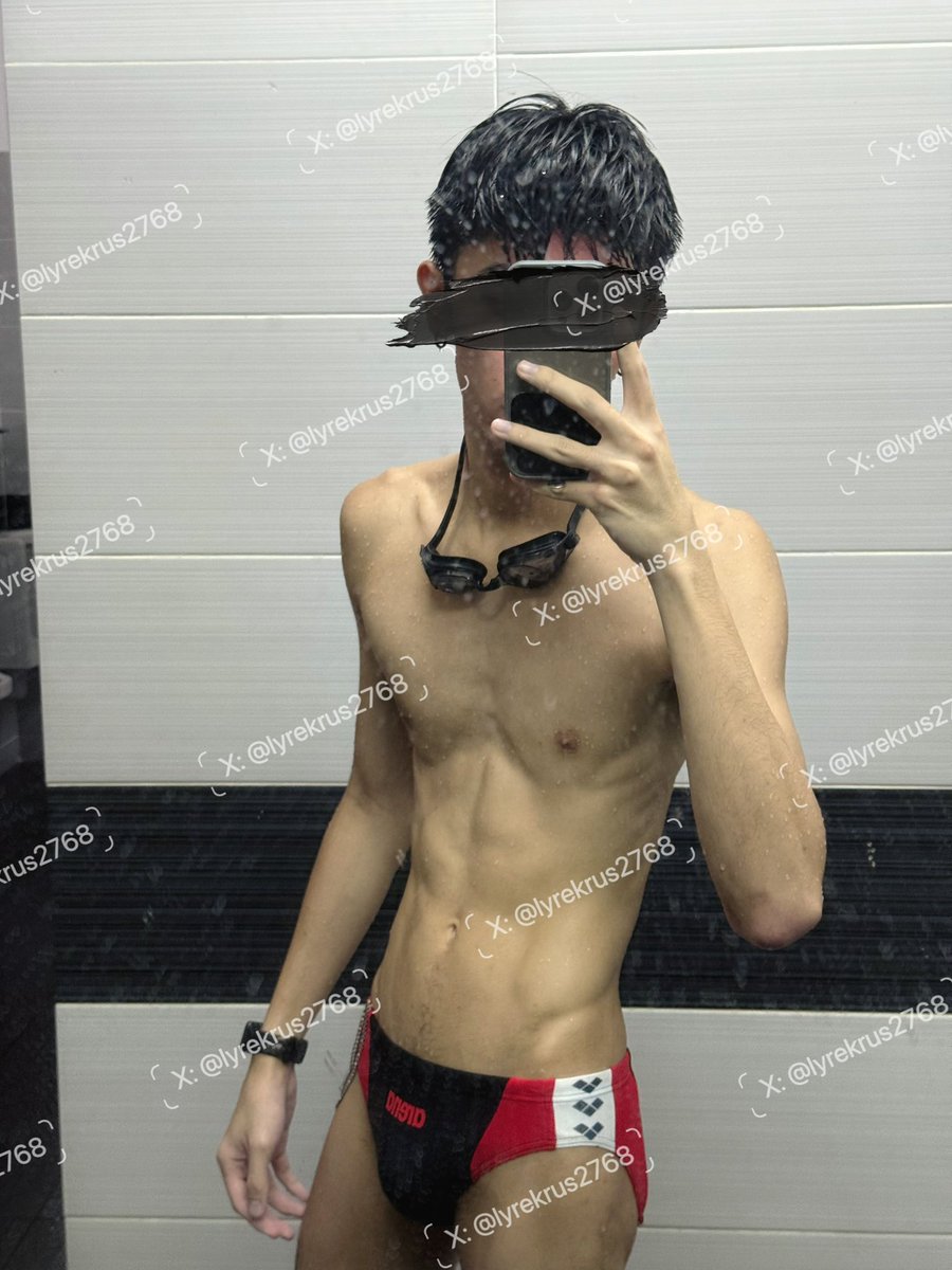 No hate, but wearing colour contacts just turns me off. If you can lie with your eyes, what else you hiding? 🚩