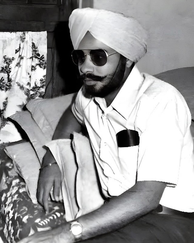 Rohit Gangwal 🇮🇳 (@rohitgangwalind) on Twitter photo आपातकाल में विपक्ष के अधिकांश लोग गिरफ्तार कर लिए गए, लेकिन कुछ विरले ऐसे भी थे जो सरकार की गिरफ्त में नहीं आए और लोकतंत्र की वापसी के लिए लड़ते रहे।
प्रधानमंत्री श्री <a href="/narendramodi/">Narendra Modi</a> उस समय अंडरग्रॉउंड रहकर संगठन का काम संभालते थे और भेष बदल-बदल कर कभी ट्रेन से संदेश सामग्री आपातकाल में विपक्ष के अधिकांश लोग गिरफ्तार कर लिए गए, लेकिन कुछ विरले ऐसे भी थे जो सरकार की गिरफ्त में नहीं आए और लोकतंत्र की वापसी के लिए लड़ते रहे।
प्रधानमंत्री श्री <a href="/narendramodi/">Narendra Modi</a> उस समय अंडरग्रॉउंड रहकर संगठन का काम संभालते थे और भेष बदल-बदल कर कभी ट्रेन से संदेश सामग्री