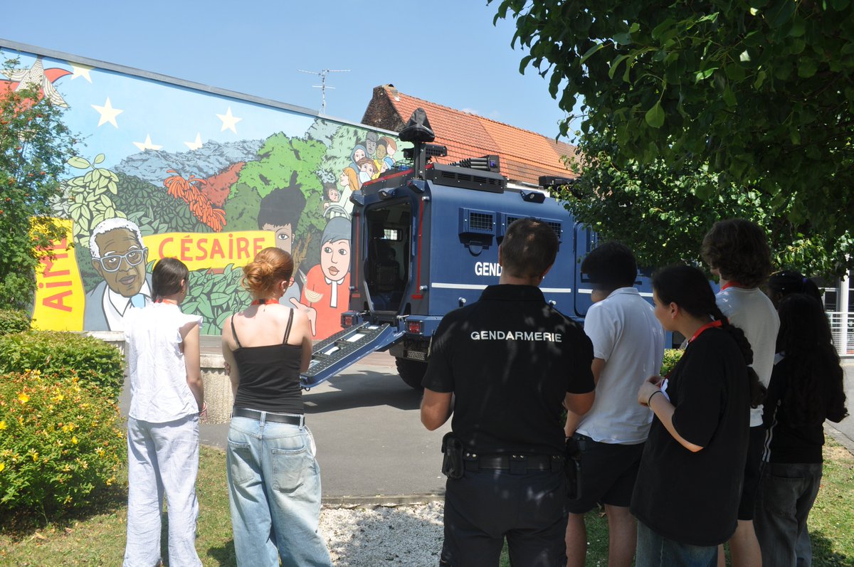 DSDEN 59 (@dsden59) on Twitter photo Dans le cadre des séquences d'observation en milieu professionnel, la #DGESCO et la <a href="/Gendarmerie/">Gendarmerie nationale</a> ont conventionné un partenariat visant à renforcer le lien #gendarmerie / #jeunesse . 30 élèves du LP Aimé Césaire de #Lille ont participé au stage de deux semaines.
#DASEN59 Dans le cadre des séquences d'observation en milieu professionnel, la #DGESCO et la <a href="/Gendarmerie/">Gendarmerie nationale</a> ont conventionné un partenariat visant à renforcer le lien #gendarmerie / #jeunesse . 30 élèves du LP Aimé Césaire de #Lille ont participé au stage de deux semaines.
#DASEN59