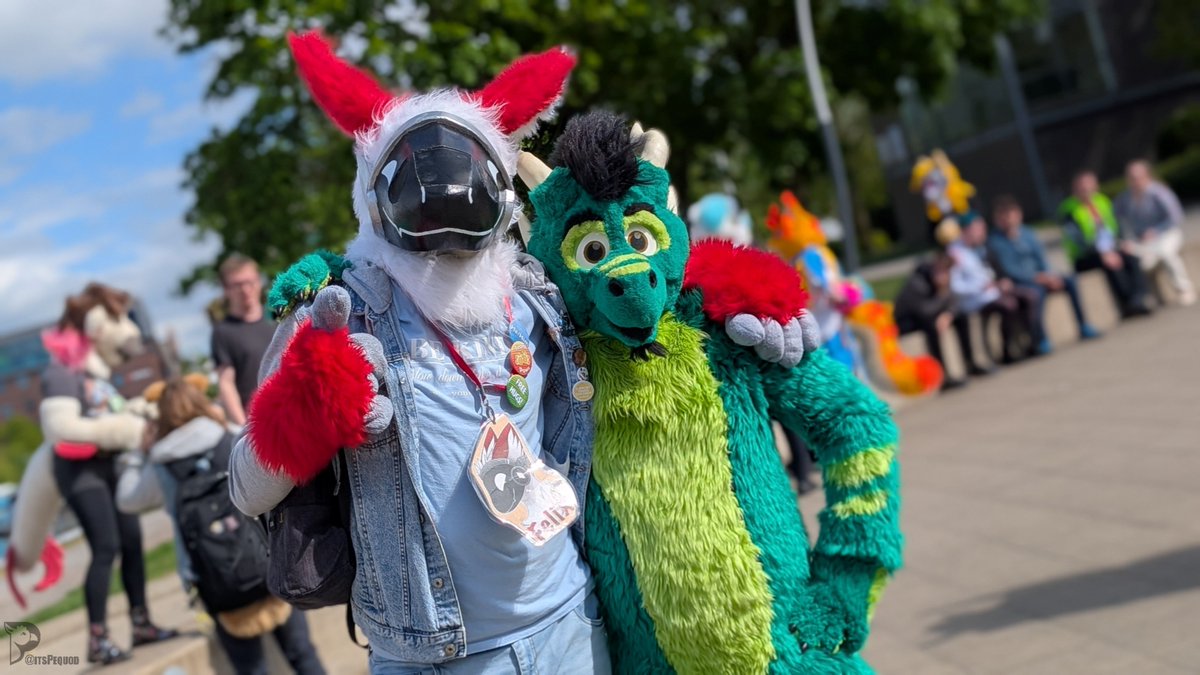 This #fursuitfriday we have felixprotogen.bsky.social &amp; <a href="/Zhinrak/">Zhinrak</a> enjoying the sun during one of our #lincsfurs fursuit walks.

📷: <a href="/ItsPequod/">Pequod</a>

Find out more at:
t.me/joinchat/AAAAA…

#furry #furries #furryfandom #fursuit