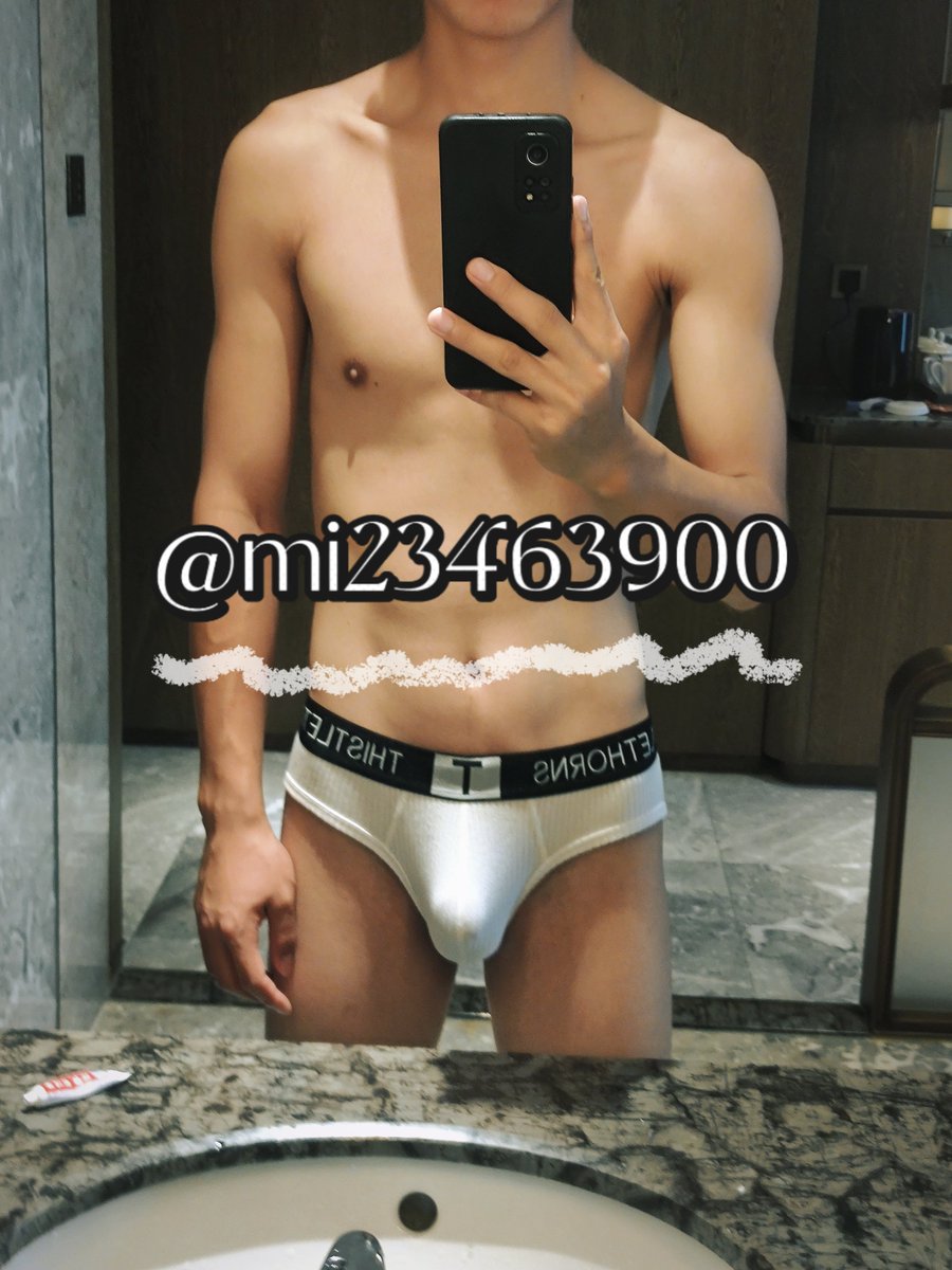 Mi23463900's tweet photo. 穿了4天的内裤散发出了一股味道，有喜欢的吗 https://t.co/zAMzgXikOD