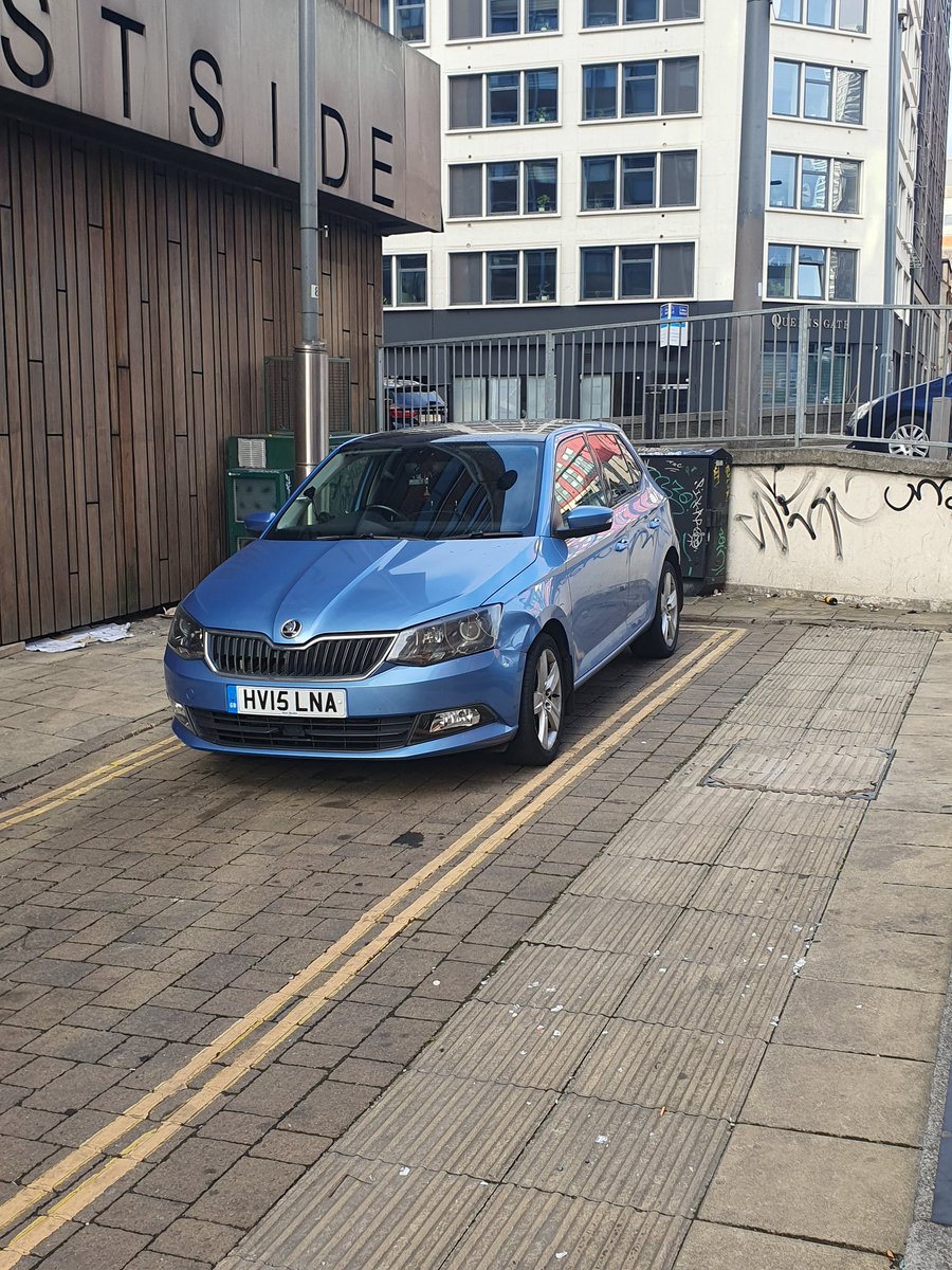 B72BadParking's tweet image. Why park on one double-yellow line when you can park on three?