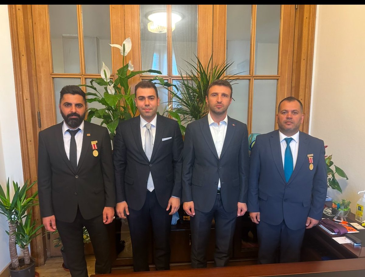 Vatan Gazileri ve Şehit Yakınları Derneği (@vatangazisehitd) on Twitter photo Ankara milletvekilimiz sn.<a href="/orhanyegin/">Orhan YEGİN</a> ağabeyimizin kıymetli babası Sebahattin amca hakkın rahmetine kavuşmuştur.
Cenazesi bugün Karşıyaka camiinde cuma namazına müteakip kılınacak cenaze namazının ardından Karşıyaka mezarlığına defnedilecektir.
Allah rahmet eylesin 🤲 Ankara milletvekilimiz sn.<a href="/orhanyegin/">Orhan YEGİN</a> ağabeyimizin kıymetli babası Sebahattin amca hakkın rahmetine kavuşmuştur.
Cenazesi bugün Karşıyaka camiinde cuma namazına müteakip kılınacak cenaze namazının ardından Karşıyaka mezarlığına defnedilecektir.
Allah rahmet eylesin 🤲