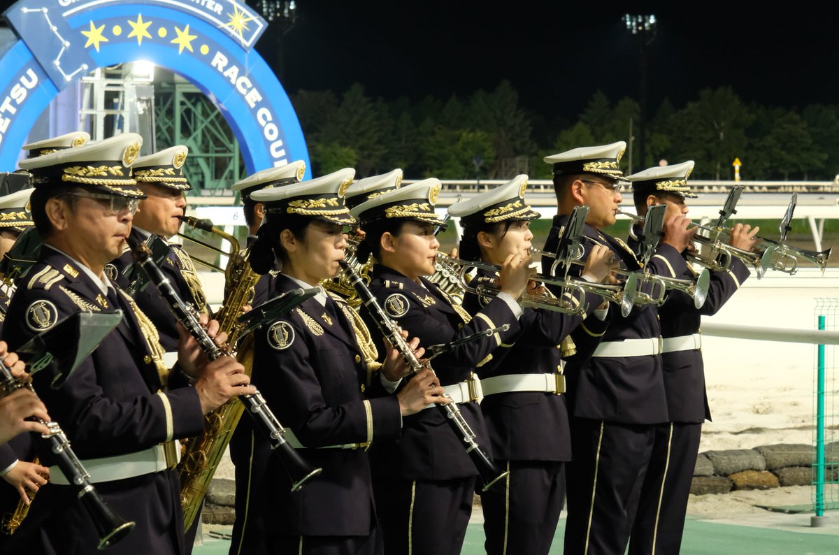 7th_Division_pr's tweet image. 【イベント情報】
今回、門別競馬場で #第7音楽隊 が、ファンファーレを演奏しました!音楽演奏と競馬の大迫力は競技場に来てこそ体験できる特別なひとときです。7月24日にも予定しているので、ぜひともご来場ください。
#第7師団
#門別
#競馬場
#自衛隊
#新生機甲師団