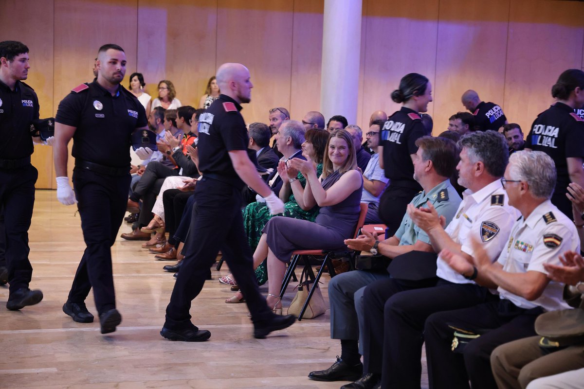 Escola Balear d'Adm. Pública - EBAP (@ebap_goib) on Twitter photo 👮♂️👮♀️Ahir va tenir lloc la graduació de 85 nous agents de Policia Local de Mallorca i Eivissa de la 46a promoció del Curs Bàsic de Capacitació, impartit per <a href="/ebap_goib/">Escola Balear d'Adm. Pública - EBAP</a>.
Enhorabona als 85 nous agents de Policia Loca!👏👏
🔗Més informació a: tn.caib.es/policialocal 👮♂️👮♀️Ahir va tenir lloc la graduació de 85 nous agents de Policia Local de Mallorca i Eivissa de la 46a promoció del Curs Bàsic de Capacitació, impartit per <a href="/ebap_goib/">Escola Balear d'Adm. Pública - EBAP</a>.
Enhorabona als 85 nous agents de Policia Loca!👏👏
🔗Més informació a: tn.caib.es/policialocal
