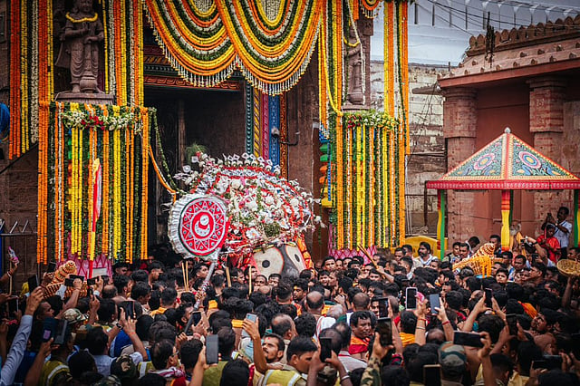 Immondip's tweet photo. " jagannāthaḥ svāmī nayana-patha-gāmī bhavatu me "

‌May Lord Jagannath bless us all with peace, prosperity and divine strength.

 happy Rath Yatra
#JaiJagannath 
#RathaJatra2025 https://t.co/JxglSNdQsG