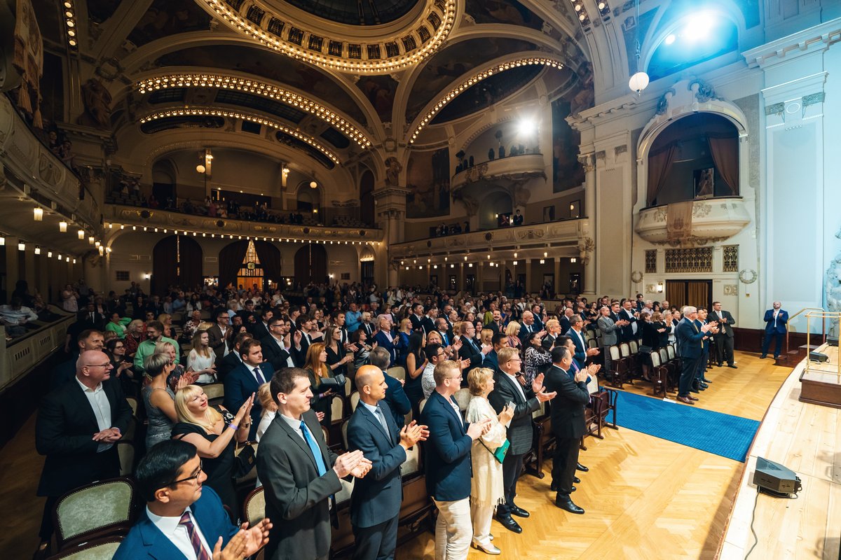 OMNIPOL byl hrdým generálním partnerem koncertu Státního symfonického orchestru Uzbekistánu, který se konal v pražském Obecním domě.

V sále zazněla skladba Slovanský tanec od Antonína Dvořáka, následoval Rachmaninovův klavírní koncert č. 2. a Čajkovského „Patetická“ symfonie.