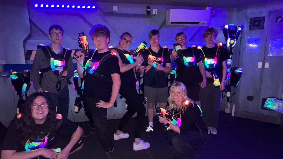 MeadowparkCP's tweet photo. Forth class had a fun end to the term with a laser tag trip. Happy holidays guys! #schoolsoutforsummer ⁦@knoxacademy⁩ https://t.co/8xm4tXhbjv