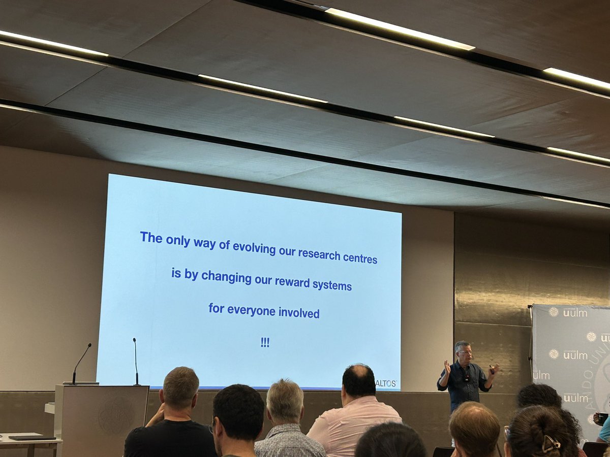 MilsomMick's tweet image. Keynote by Wolf Reik starts off with a thought provoking/challenging message. Annual meeting of the German Association for Aging Research in Ulm.