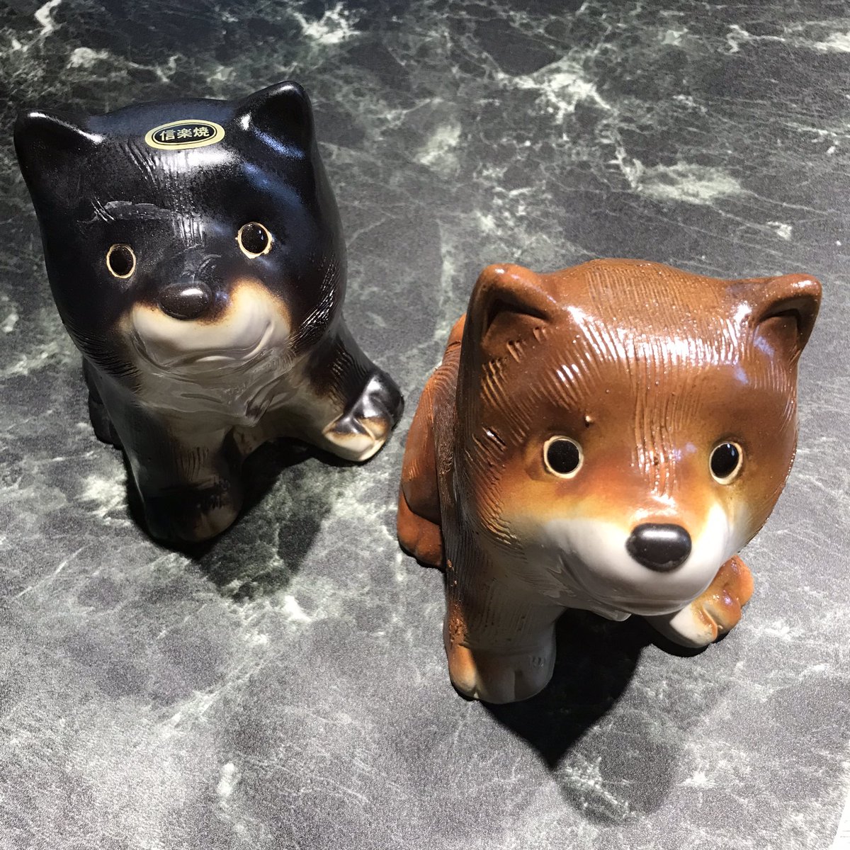EBISUYA100's tweet photo. #恵比寿屋陶器店

双子の柴犬くんたち

円な瞳で、無言の要求をしています

可愛さがダダ漏れですね

信楽焼です https://t.co/7jDjCtIryH